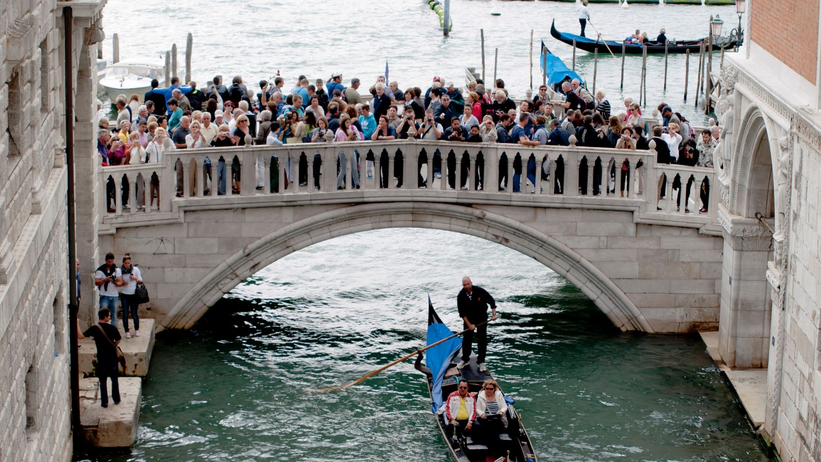 Venice will curtail numbers of tourists