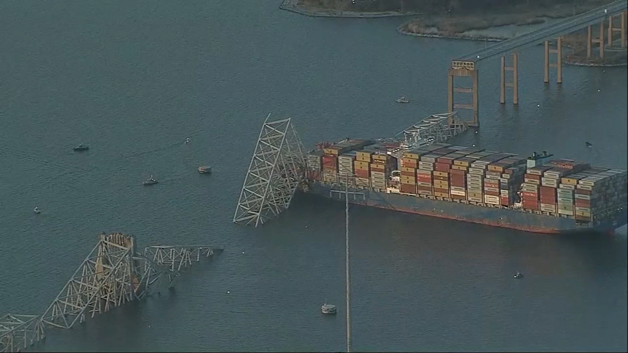 Baltimore bridge collapses after being struck by ship, 7 people in the water