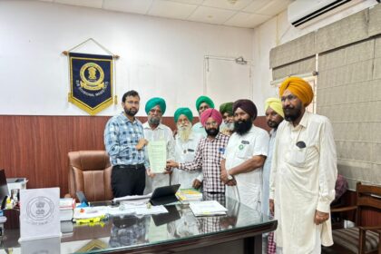 S.K.M. ने मुख्यमंत्री के नाम SDM को सौंपा मांग पत्र