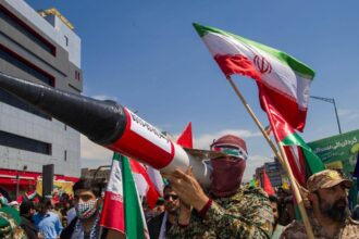 Iran conflicts : मुंबई-दिल्ली एयरपोर्ट पर 225 इंटरनेशनल फ्लाइट्स कैंसिल