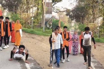 Divorce मिलने की ख़ुशी में 9 किमी दंडवत यात्रा