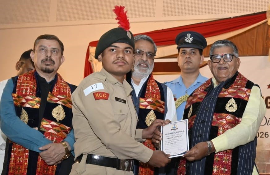 DAV COLLEGE : युवा देश के विकास में सक्रिय योगदान दें : राज्यपाल