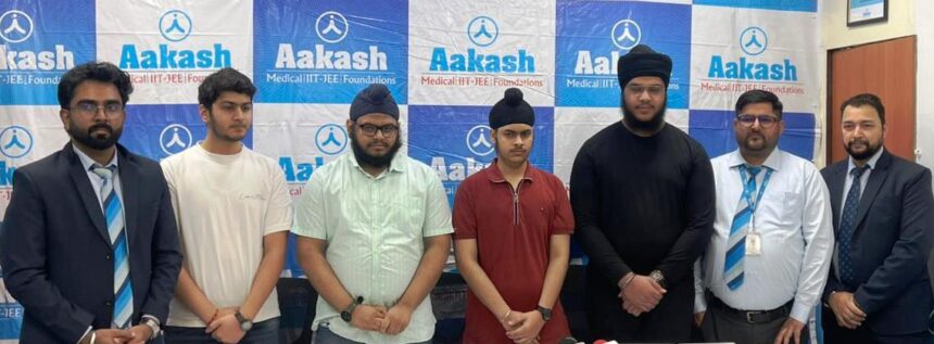 : 14 छात्रों का JEE MAIN में शानदार प्रदर्शन, इशमित AIR 503 के साथ टॉपर