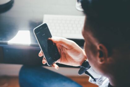 MOBILE RECHARGE PRICE जल्द बढ़ा रहीं हैं कम्पनियाँ, पढ़ें कितनी कटेगी जेब