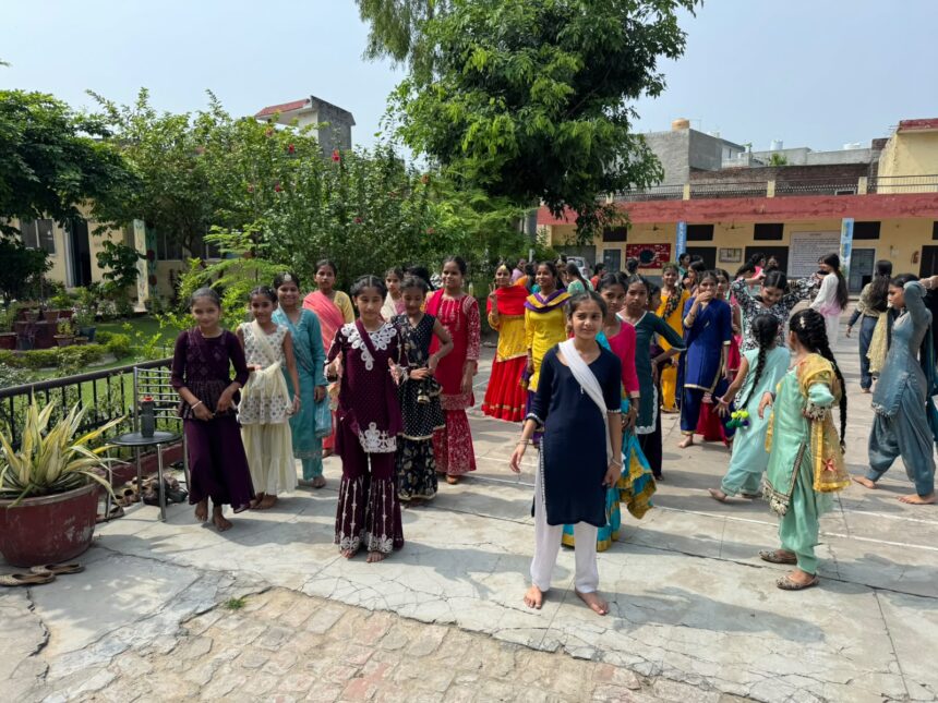SDP Girls Sr Sec, G.G.S.D. model School में हरियाली तीज मनाई