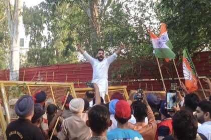 BJP YOUTH : वन्देमातरम के सम्मान में भाजपा का कांग्रेस भवन के बाहर प्रदर्शन