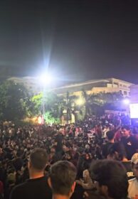 CHITKARA UNIVERSITY में 2 छात्राओं की कथित आत्महत्या के बाद आधी रात को हज़ारों छात्रों ने विरोध -प्रदर्शन शुरू किया, रजिस्ट्रार मौके पर