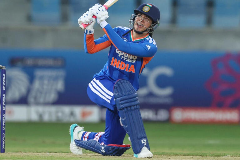 Smriti Mandhana 11,000 रन बनाने वाली दुनिया की पहली खिलाड़ी