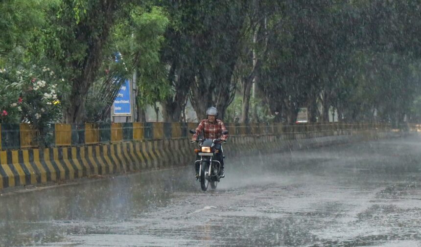 Punjab : करवा चौथ पर मौसम बिगाड़ सकता है रंग! कई जिलों में बारिश आंधी-तूफान का अलर्ट