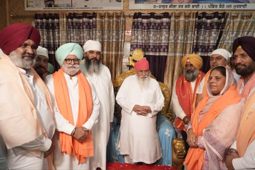DERA SACHKHAND BALLAN : 300 गाड़ियों के काफिले के साथ पहुंचे परगट सिंह, संत निरंजन दास से लिया आशीर्वाद