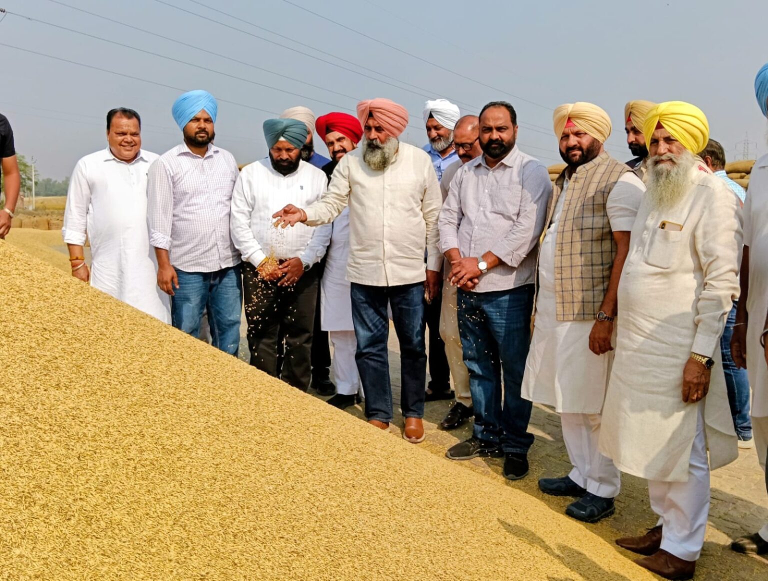 PUNJAB: धान खरीद में 4,000 करोड़ रु. के घोटाले का आरोप, लुटेरे दिल्ली के : परगट सिंह